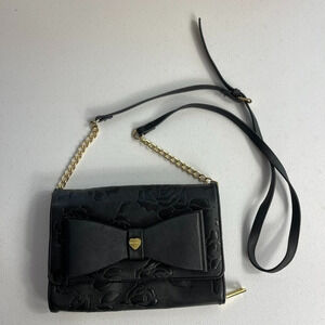 Betsey Johnson Purse Wallet Crossbody Black Patent Roses Gold Chain
